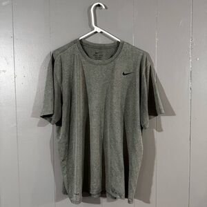 Nike Dri-Fit Mens Short Sleeve T-Shirt Gray Men’s Size XL Nike Swoosh Logo
